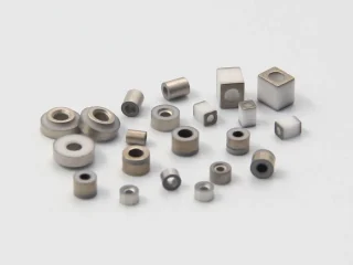 How do metalized ceramic bushings apply in 5G communication
