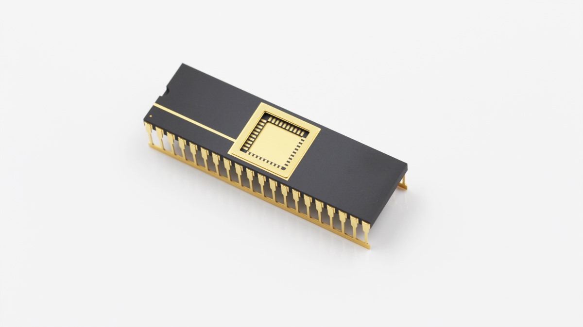 Ceramic Dual In-line Package (DIP) Enclosure