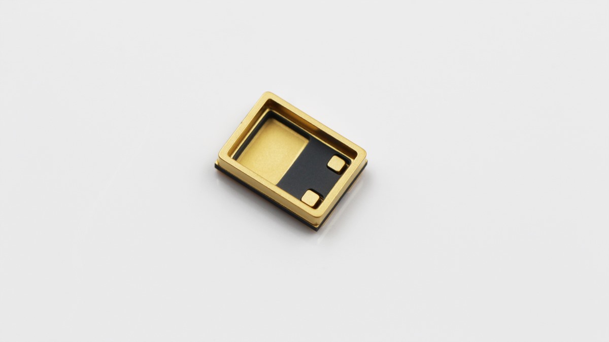 Ceramic Dual In-line Package (DIP) Enclosure