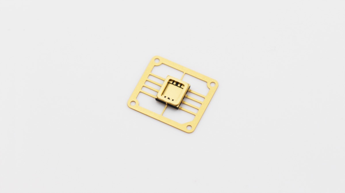 Ceramic Small Outline Package (CSOP)