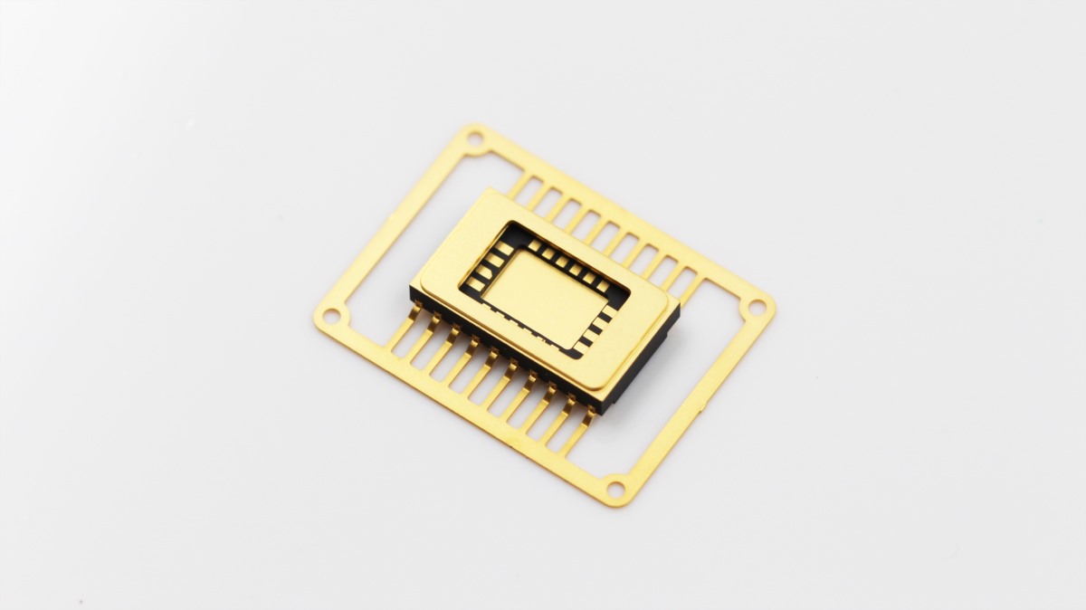 Ceramic Small Outline Package (CSOP)