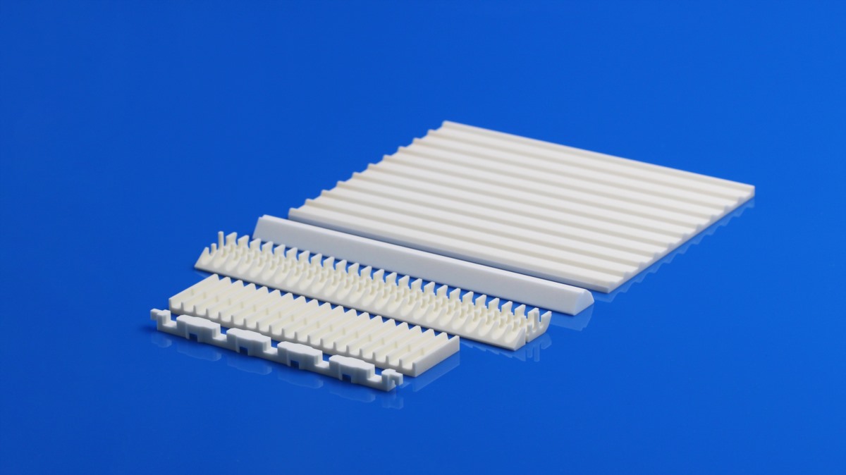 Alumina sintering setter plate in metal part manufacturing processes