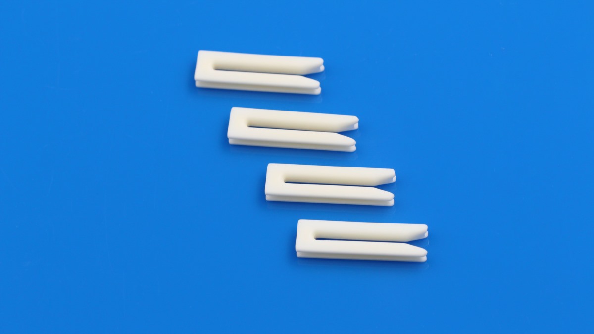 ceramic guides for fiber spinning