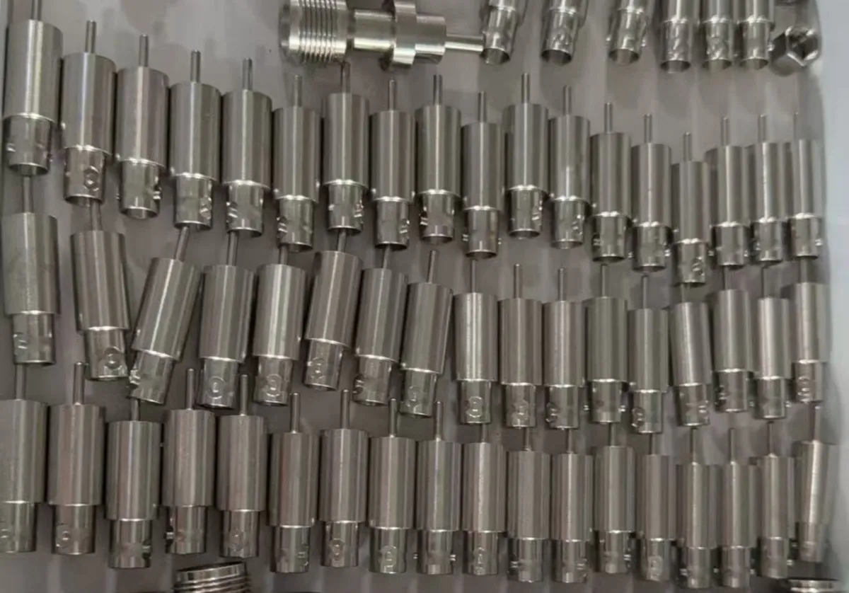 Shielded Vacuum Feedthrough