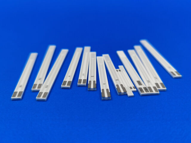 氧传感器是用什么材料制成的？
