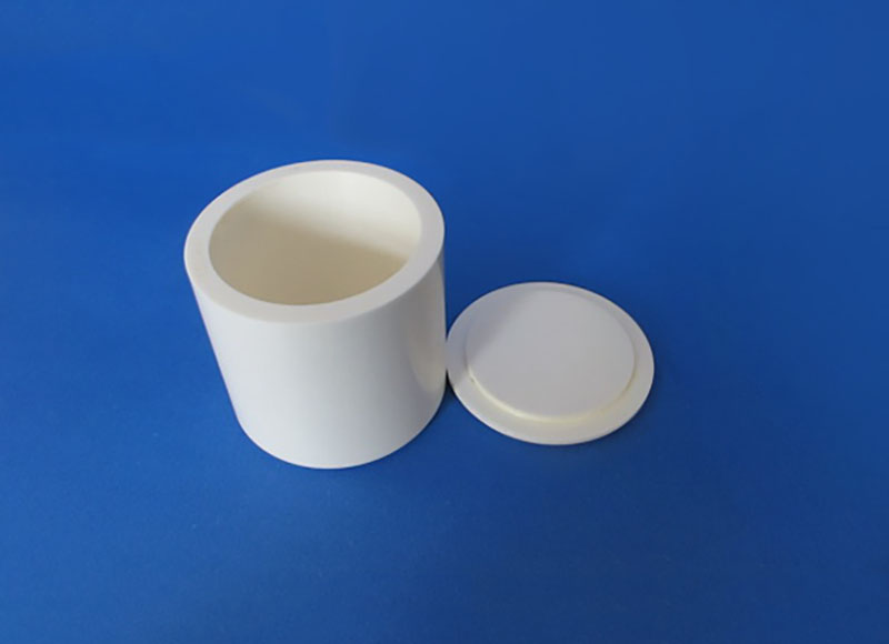An advanced ceramic crucible for smelting precious metals