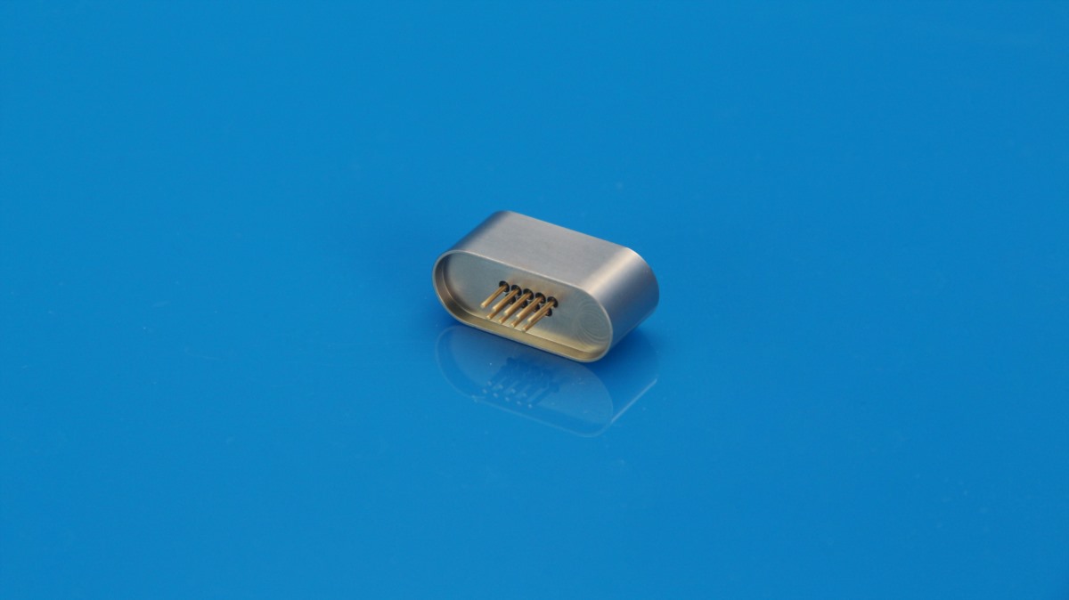 Micro D コネクター