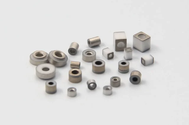How do metalized ceramic bushings apply in 5G communication