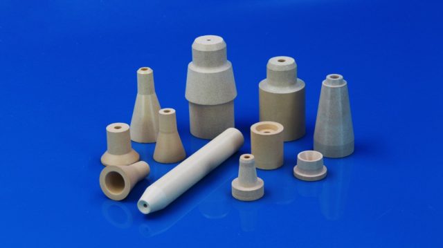 The use of boron nitride ceramic and zirconia ceramic nozzles in different processes of powder metallurgy