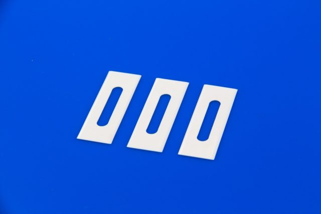 ジルコニアセラミック製スロット付きブレード
