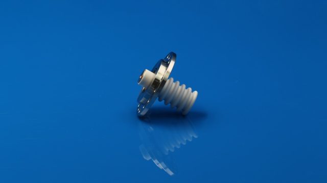 Small HV Feedthrough for Excimer Lasers