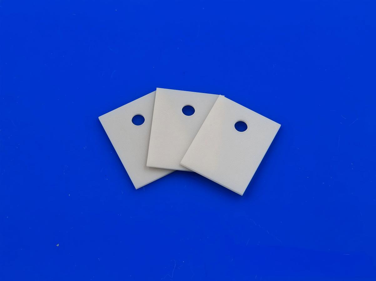 Aluminum nitride ceramic cooling and insulating pads for MOSFET thermal management | INNOVACERA