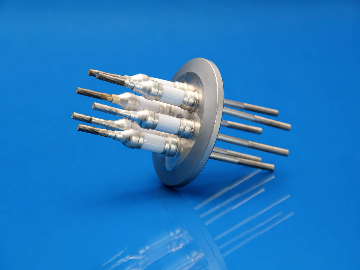 Ceramic vacuum feedthrough for high and ultra-high vacuum systems