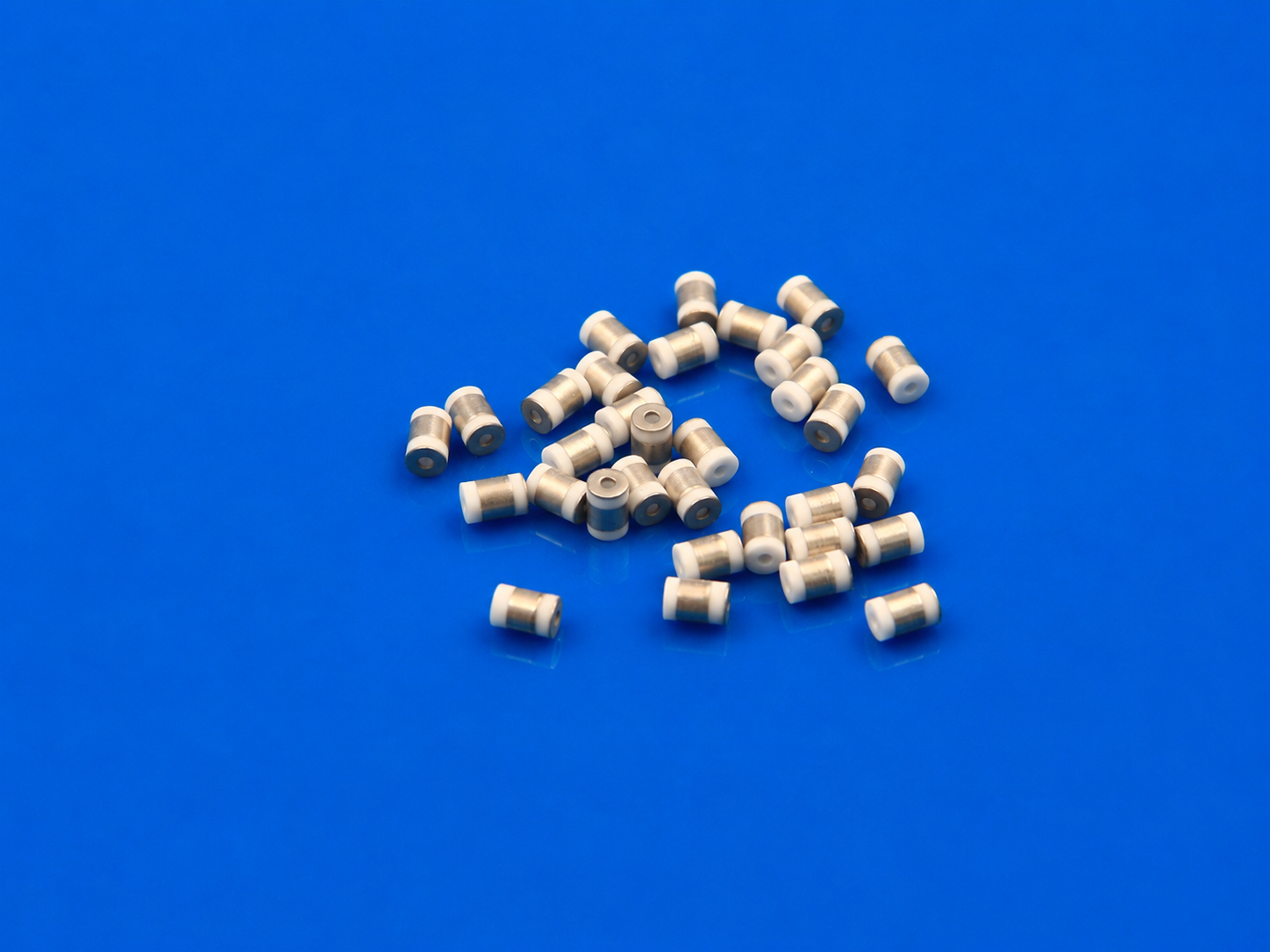 Metallized alumina ceramic ring and disc products