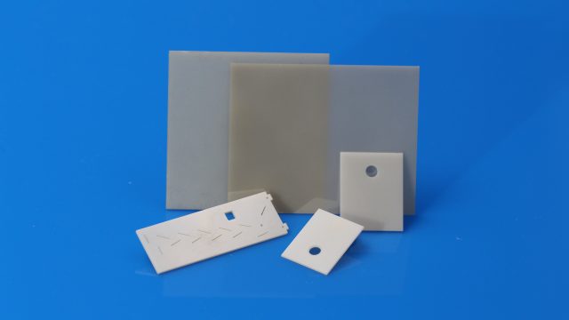 Guía de selección de sustratos de nitruro de aluminio: conductividad térmica, espesor, acabado superficial y cualificación.