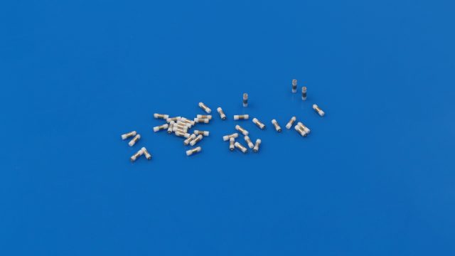 フィラメント支持用メタライズアルミナセラミック管